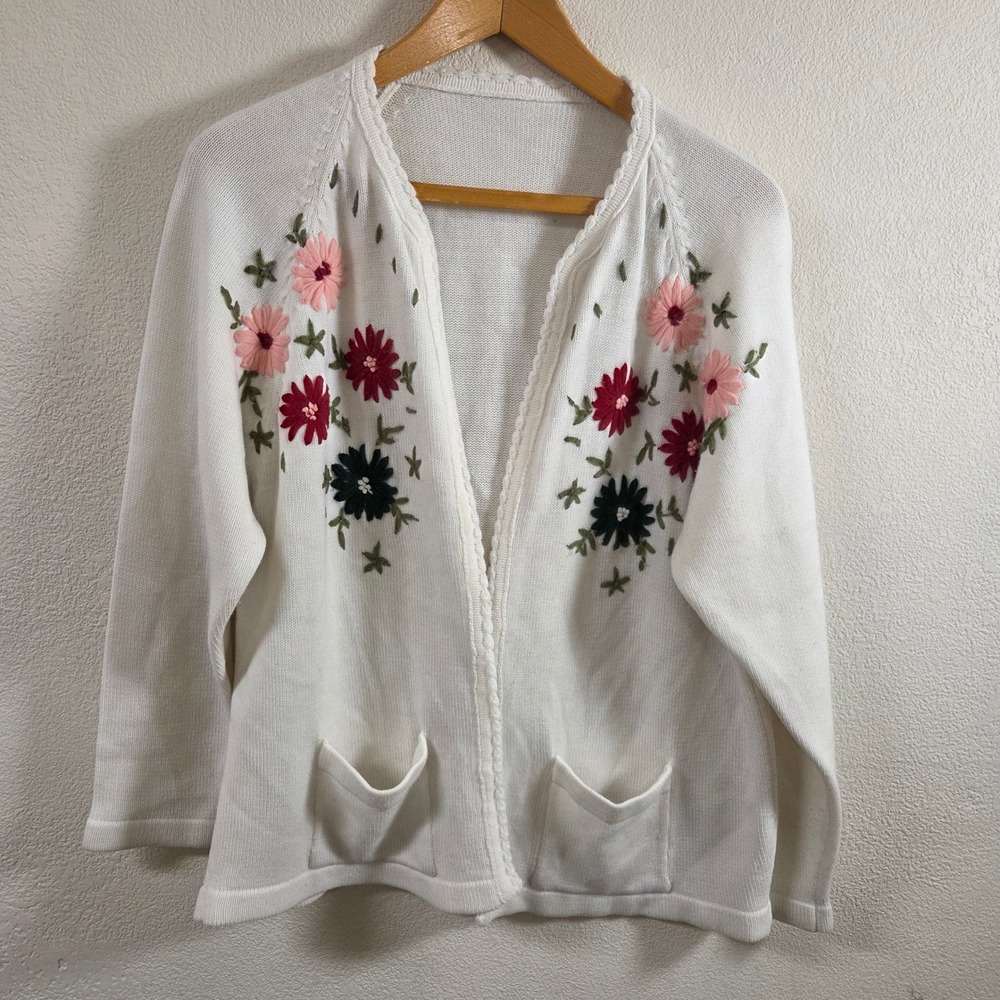 White Floral Embroidered Open Front Cardigan Sweater Pockets Scalloped Trim